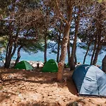 Kemping The Sea Cave Himara