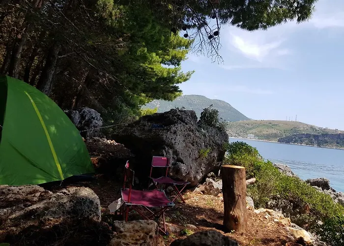 The Sea Cave 营地